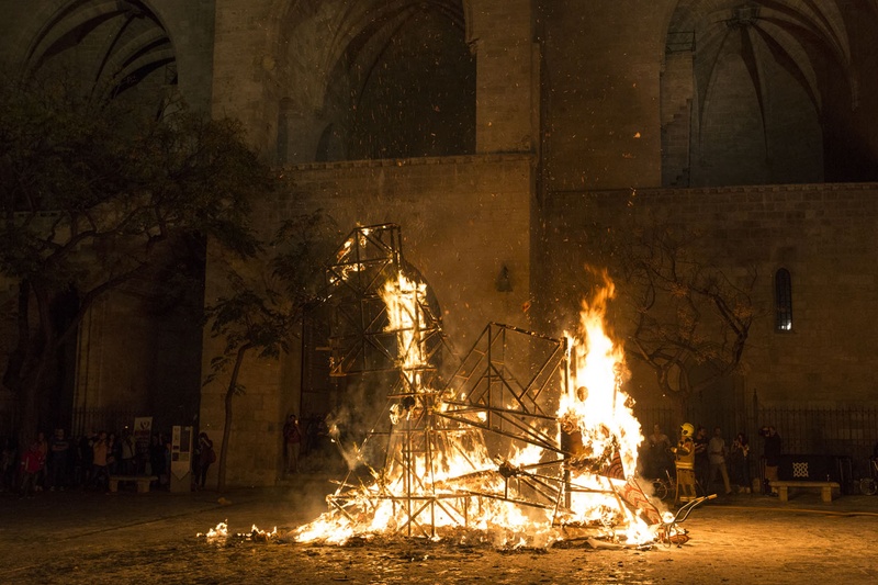 Tracapello fire Falla. Furs Place, Valencia.. Author: Marcel·lí Antúnez Roca. Photo: Carles Rodriguez.