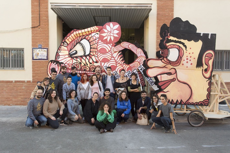 Escola Falles. Studens who made the Tracapello elements.. Author: Marcel·lí Antúnez Roca. Photo: Carles Rodriguez.