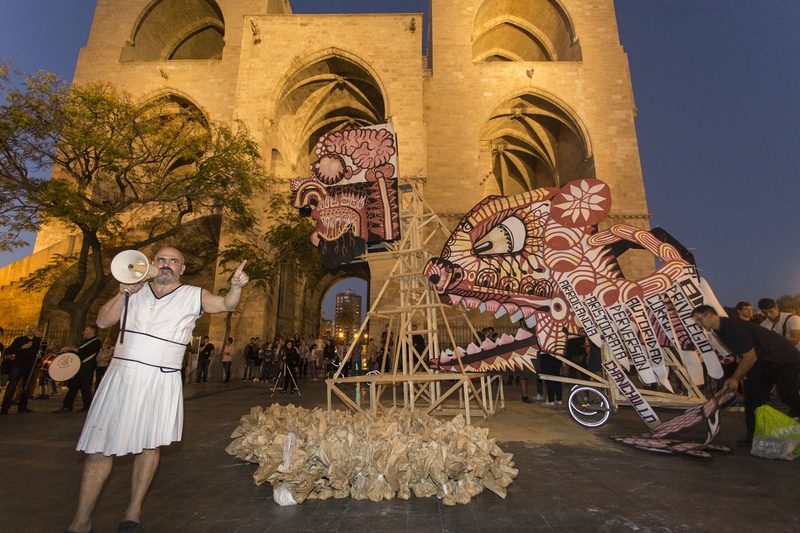 Tracapello Falla preparation. Furs Place, Valencia.. Author: Marcel·lí Antúnez Roca. Photo: Carles Rodriguez.