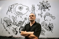  Author: Marcel·lí Antúnez Roca. Photo: Carles Rodriguez. <a href='https://www.marceliantunez.com/media/img/work/31DIBUIXANT_MURAL_BACTERIA.jpg' target='_blank'>Download original</a> <span style='color:transparent'>385</span>