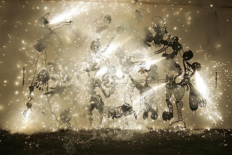 DIBUIXANT 2005. Documentary film. Silouette fire  mural. Author: Marcel·lí Antúnez Roca. Photo: Carles Rodriguez.