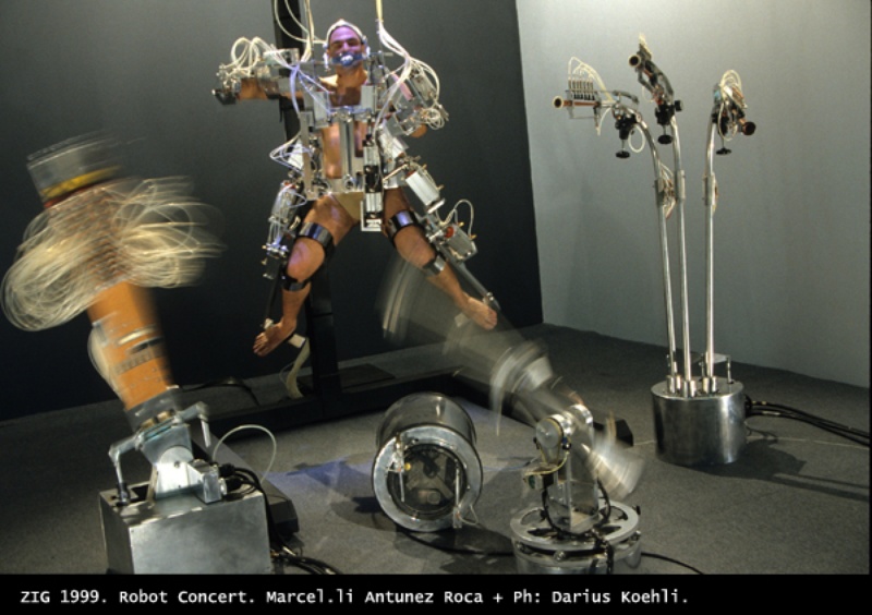 Requiem 1999. Robot. ZIG robot concert. Author: Marcel·lí Antúnez Roca. Photo: Darius Koehli.
