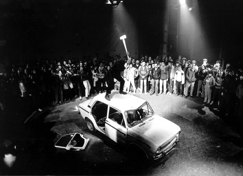 La Fura dels Baus. Accions 1984. Cotxe scene. Author: La fura dels baus. Photo: Josep Gol.