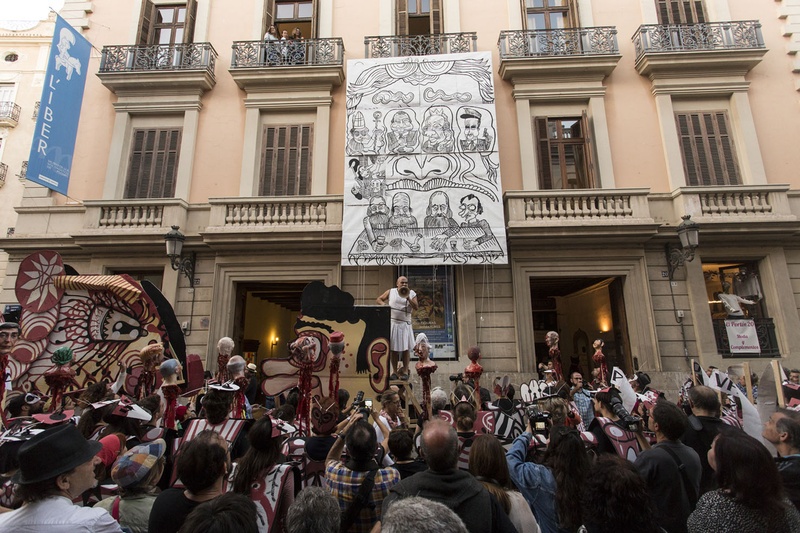 Tracapello, Revolution Cavallers Street, Valencia.. Author: Marcel·lí Antúnez Roca. Photo: Carles Rodriguez.