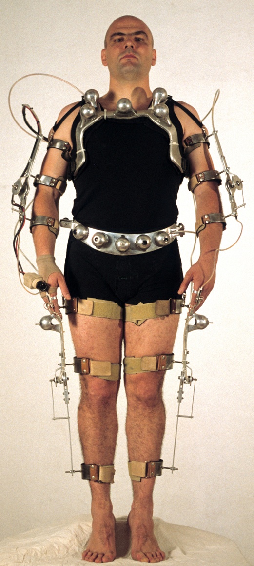 Afasia1998. Mechatronic Performance. dreskeleton. Author: Marcel·lí Antúnez Roca. Photo: Darius Koehli.