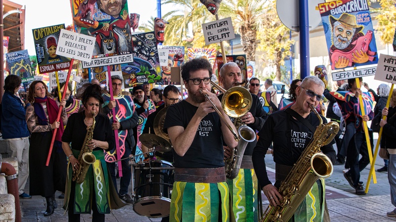 LLNCE Plain Air Parade Musicians Marceluya y sus Mireios.