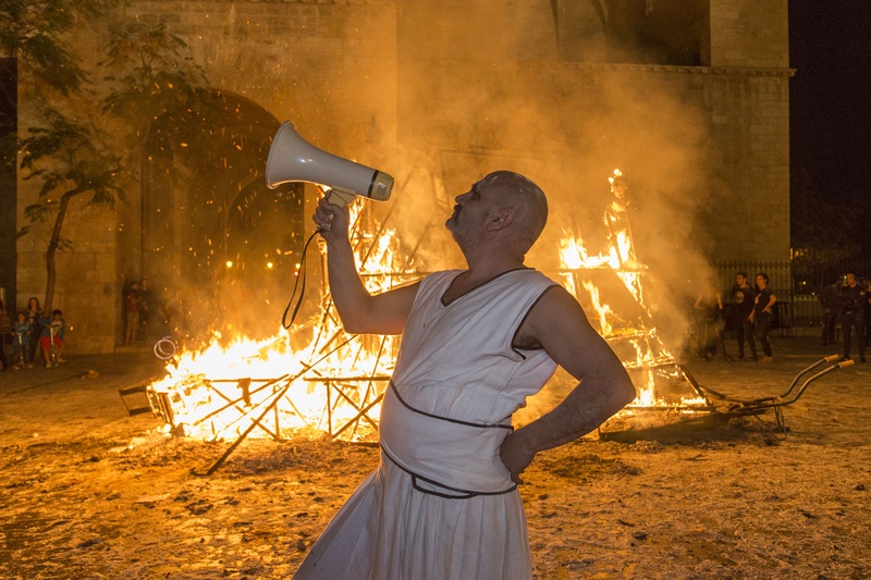 Tracapello fire Falla. Furs Place, Valencia.. Author: Marcel·lí Antúnez Roca. Photo: Carles Rodriguez.